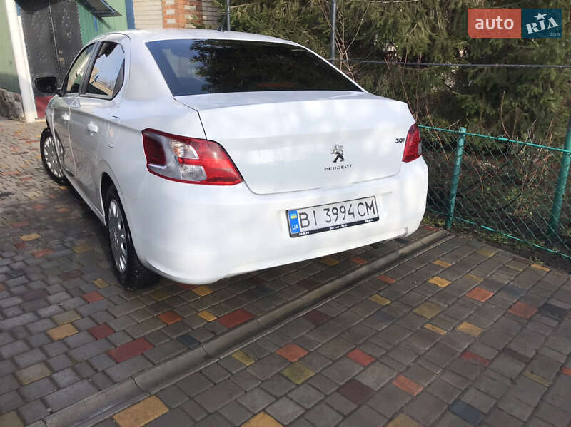 Седан Peugeot 301 2016 в Карлівці