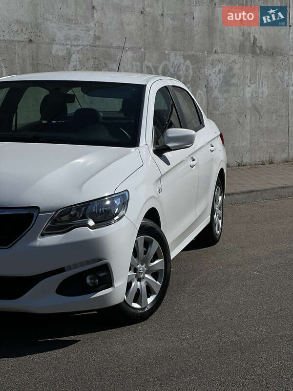 Седан Peugeot 301 2017 в Києві