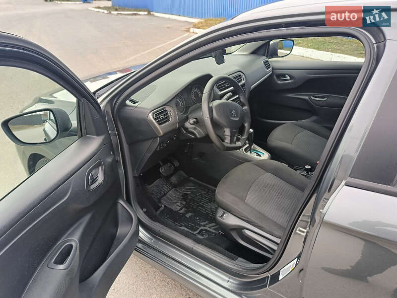 Седан Peugeot 301 2013 в Києві