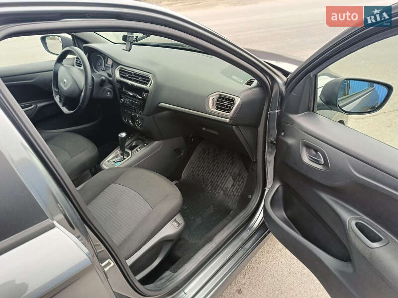 Седан Peugeot 301 2013 в Києві