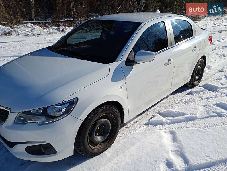 Седан Peugeot 301 2017 в Остер
