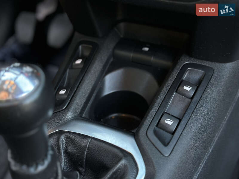 Седан Peugeot 301 2019 в Луцьку