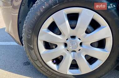 Седан Peugeot 301 2016 в 