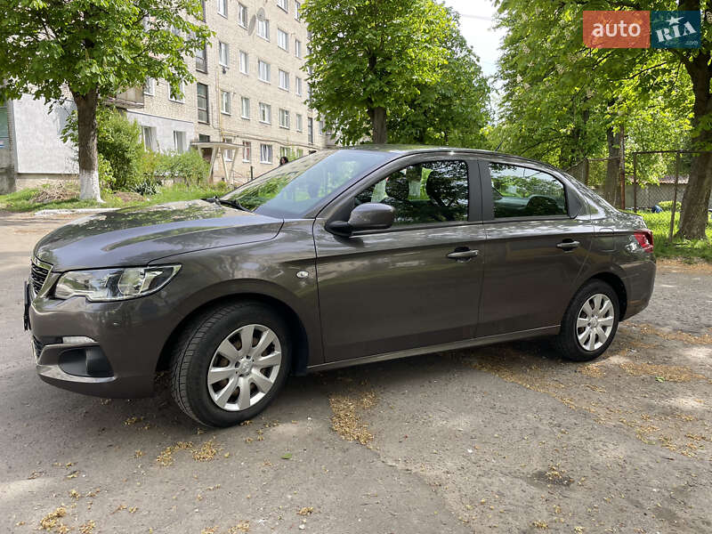 Седан Peugeot 301 2017 в Сокале