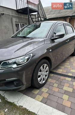 Седан Peugeot 301 2018 в Ружині