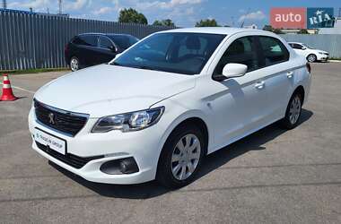 Седан Peugeot 301 2018 в Киеве