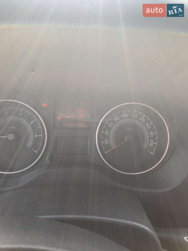 Седан Peugeot 301 2014 в Луцьку