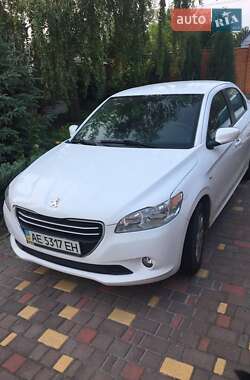 Седан Peugeot 301 2015 в Днепре
