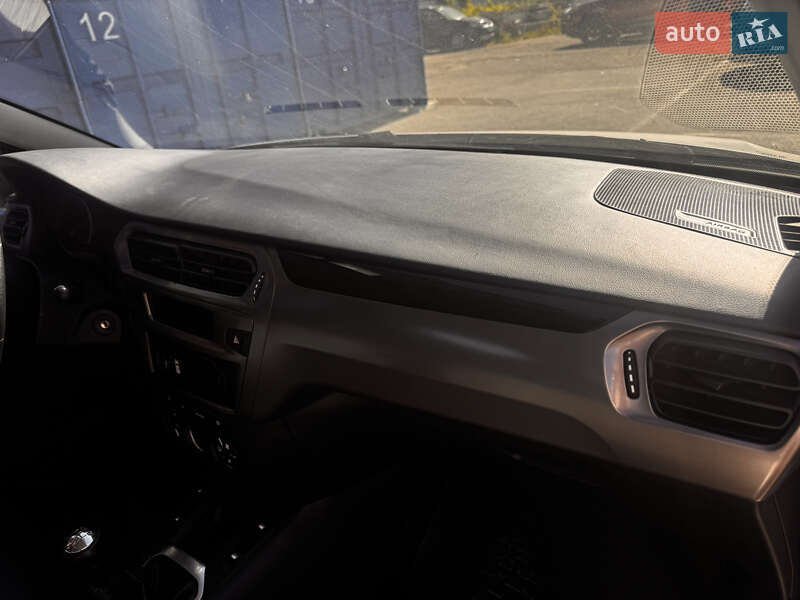 Седан Peugeot 301 2019 в Львове