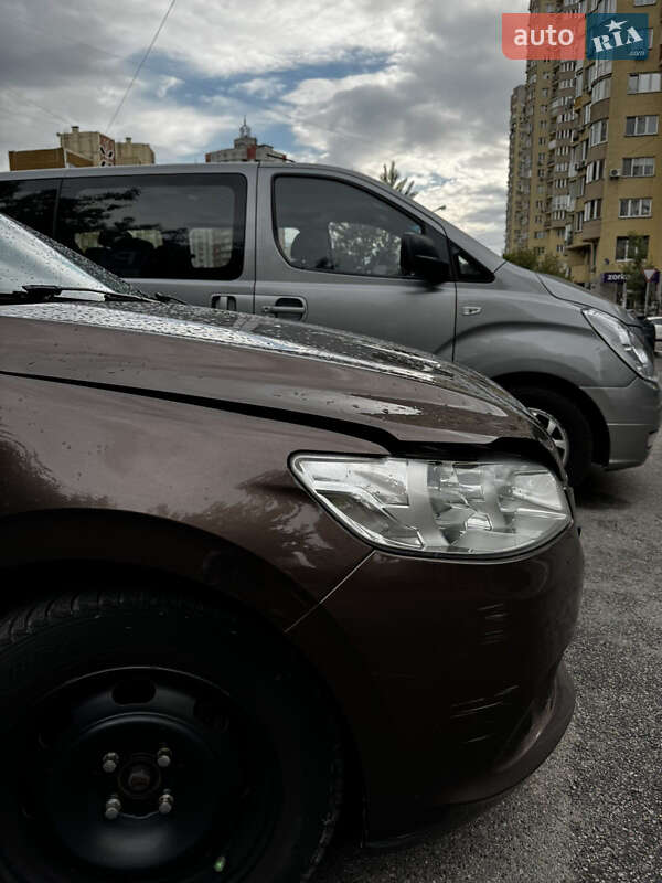 Седан Peugeot 301 2013 в Києві