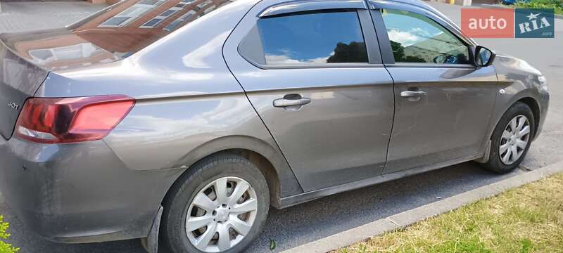 Седан Peugeot 301 2017 в Красилові