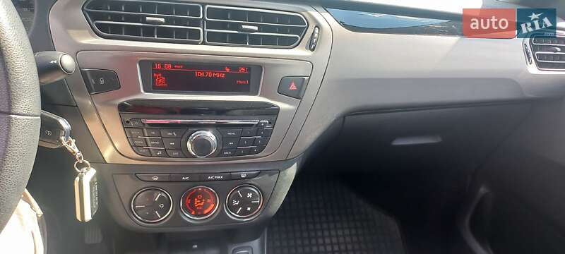 Седан Peugeot 301 2018 в Львове