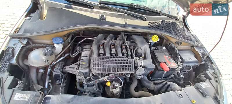 Седан Peugeot 301 2018 в Львове
