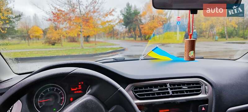 Седан Peugeot 301 2013 в Горішніх Плавнях