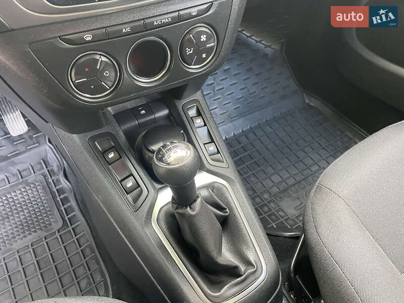 Седан Peugeot 301 2020 в Киеве
