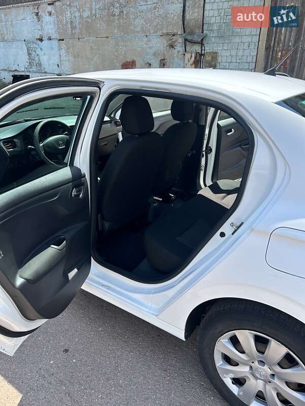 Седан Peugeot 301 2017 в Києві