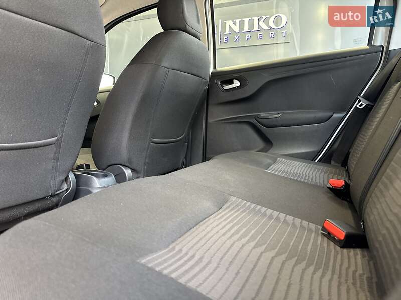 Седан Peugeot 301 2020 в Києві