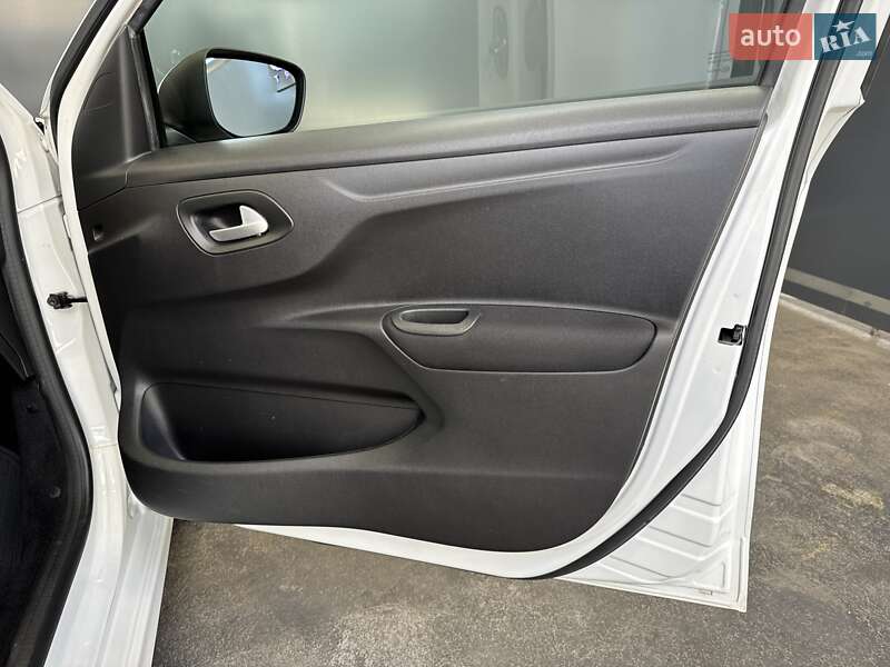 Седан Peugeot 301 2020 в Києві