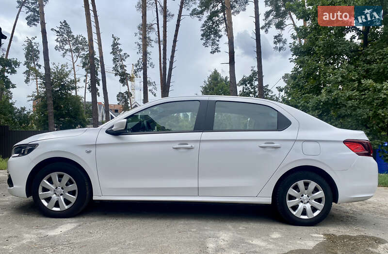 Седан Peugeot 301 2018 в Киеве