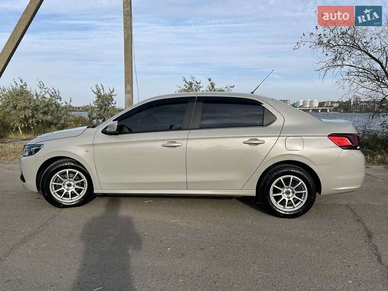 Peugeot 301 2019