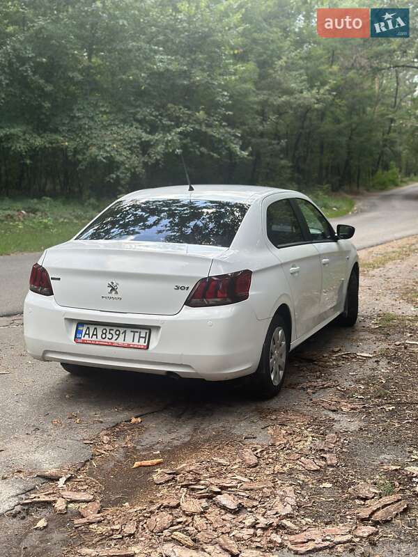 Седан Peugeot 301 2017 в Києві