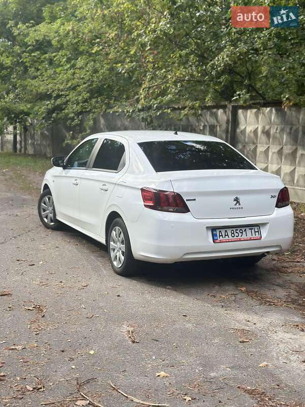 Седан Peugeot 301 2017 в Києві