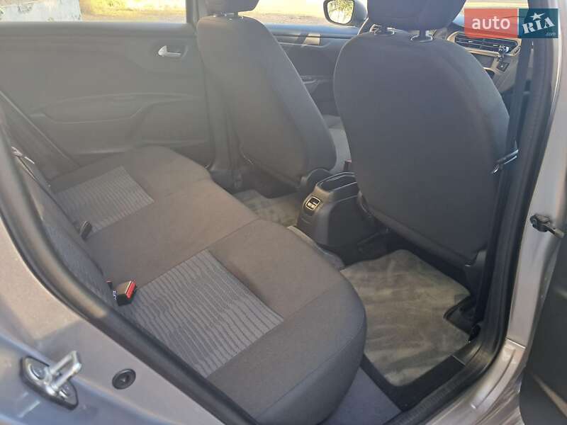 Седан Peugeot 301 2019 в Києві