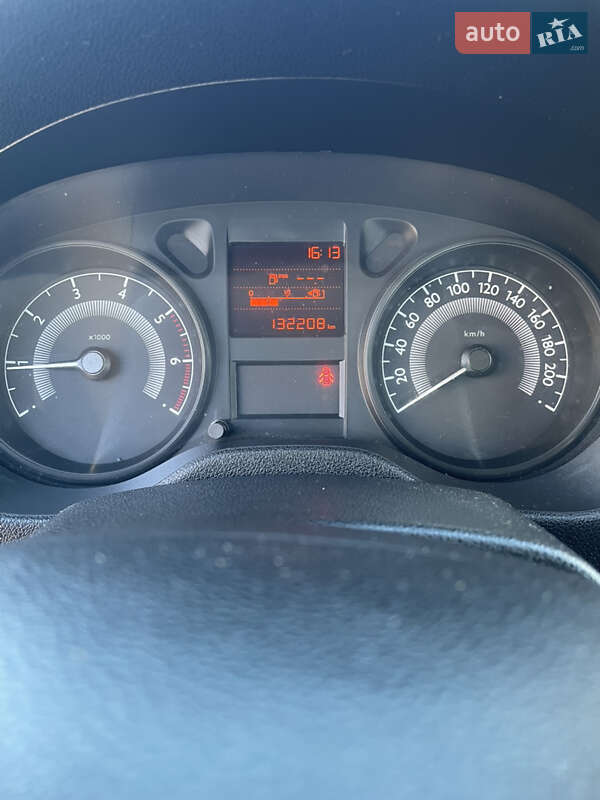 Седан Peugeot 301 2016 в Яготині