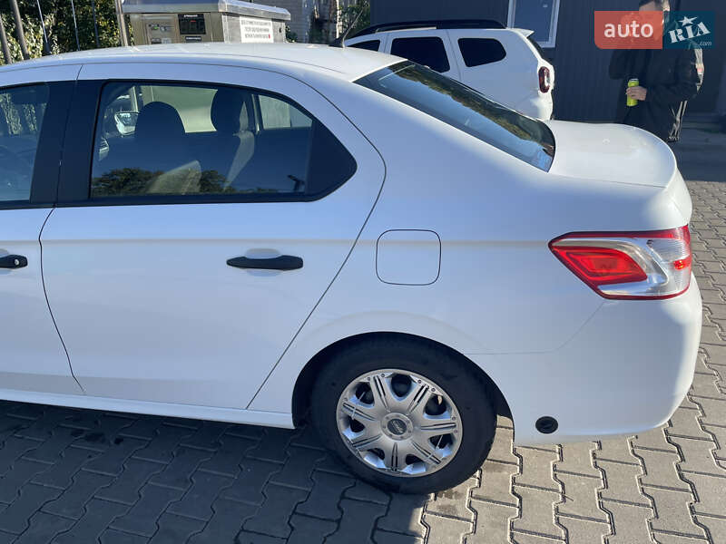 Седан Peugeot 301 2016 в Яготині