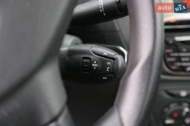 Седан Peugeot 301 2019 в Києві