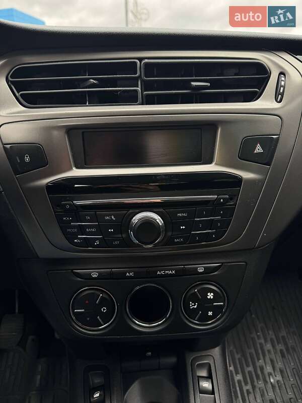 Седан Peugeot 301 2018 в Киеве