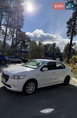 Седан Peugeot 301 2015 в Буче