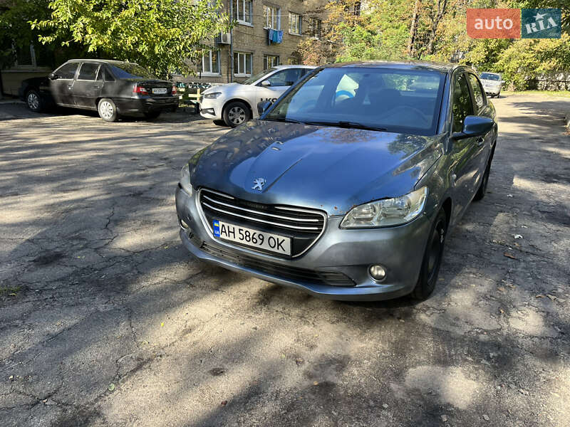 Седан Peugeot 301 2016 в Киеве