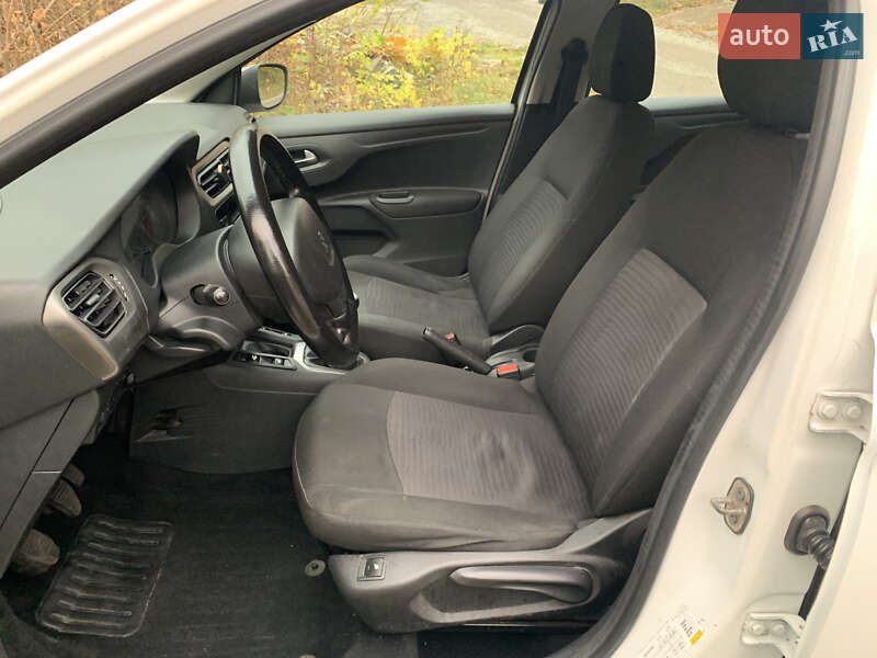 Седан Peugeot 301 2016 в Киеве