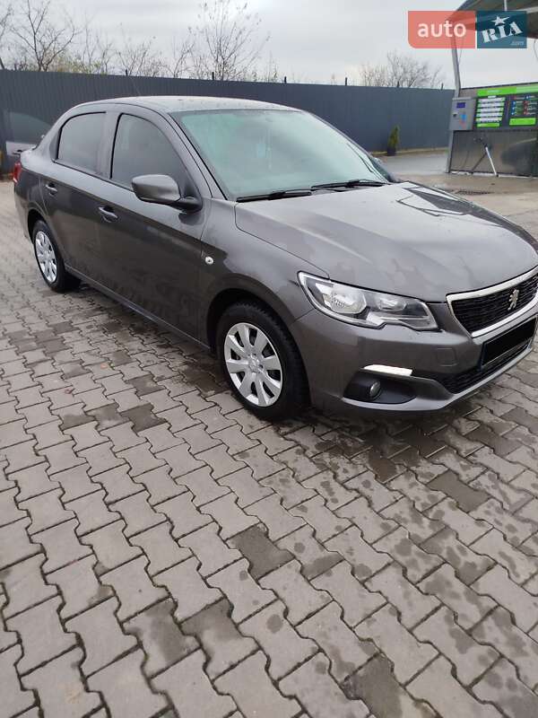 Седан Peugeot 301 2019 в Виноградові