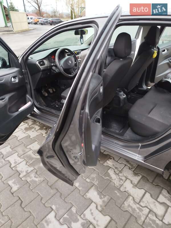 Седан Peugeot 301 2019 в Виноградові