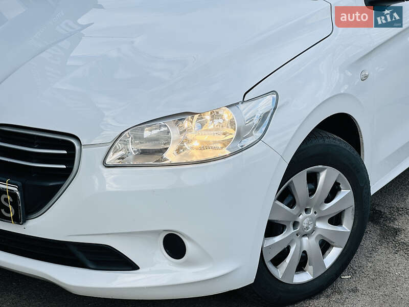 Седан Peugeot 301 2013 в Харькове