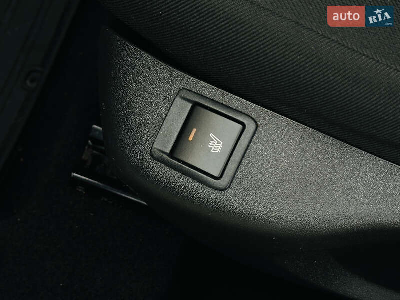 Седан Peugeot 301 2013 в Харькове