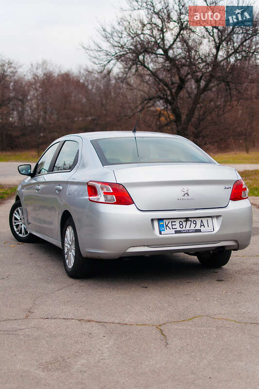 Седан Peugeot 301 2013 в Дніпрі