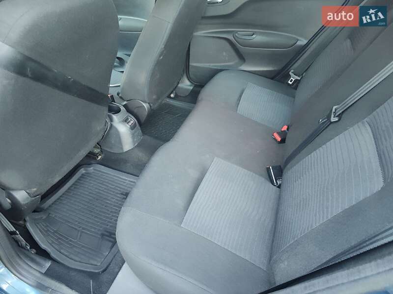 Седан Peugeot 301 2015 в Києві