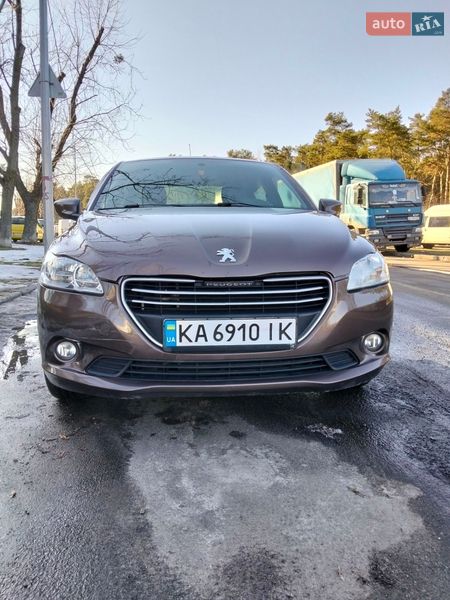 Седан Peugeot 301 2015 в Киеве
