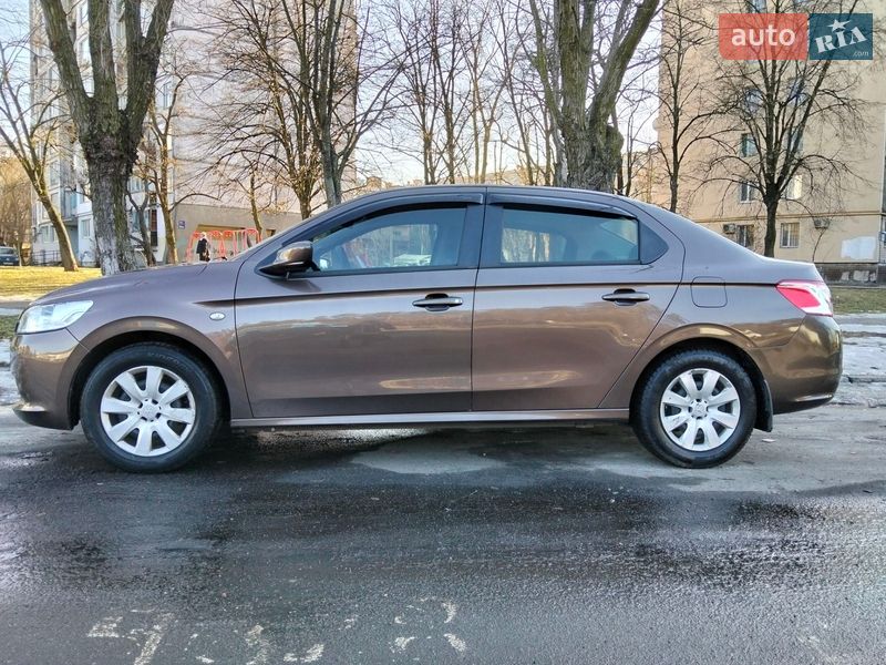Седан Peugeot 301 2015 в Киеве