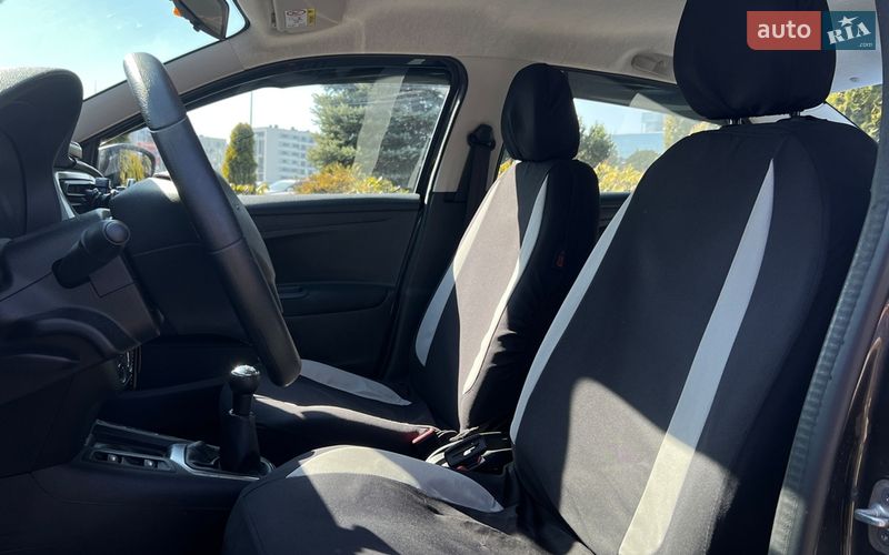 Седан Peugeot 301 2019 в Львове