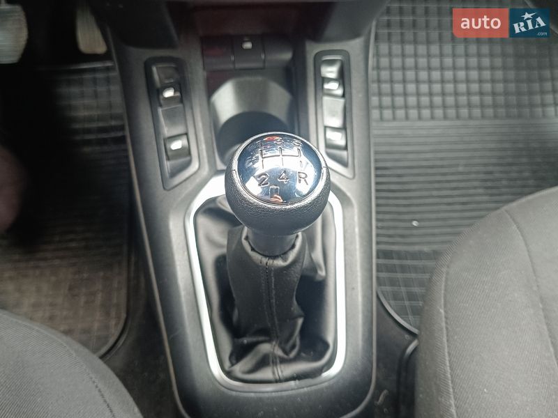 Седан Peugeot 301 2017 в Киеве