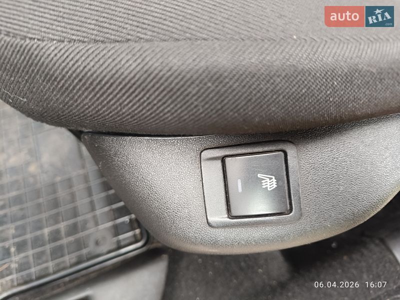 Седан Peugeot 301 2017 в Киеве