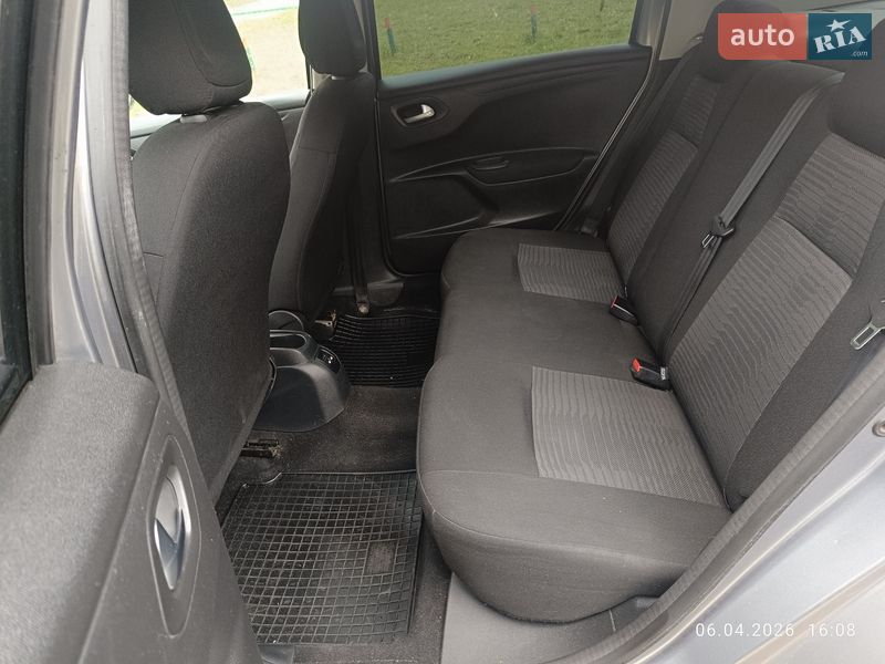 Седан Peugeot 301 2017 в Киеве