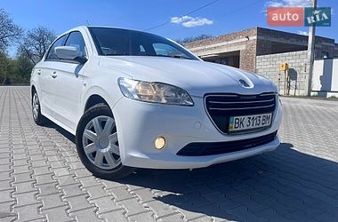 Седан Peugeot 301 2014 в Ровно