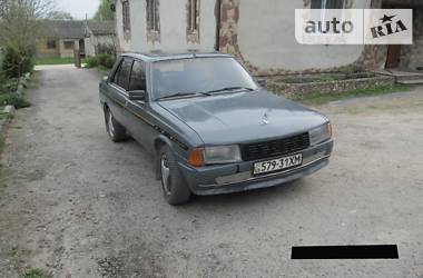 Седан Peugeot 305 1986 в Кременце