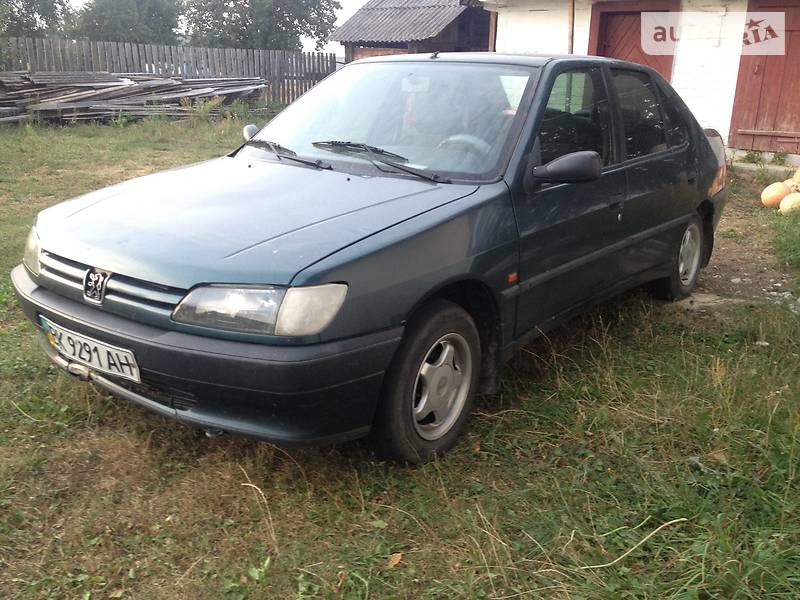 Седан Peugeot 306 1995 в Сарнах