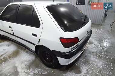 Хетчбек Peugeot 306 1994 в Шполі